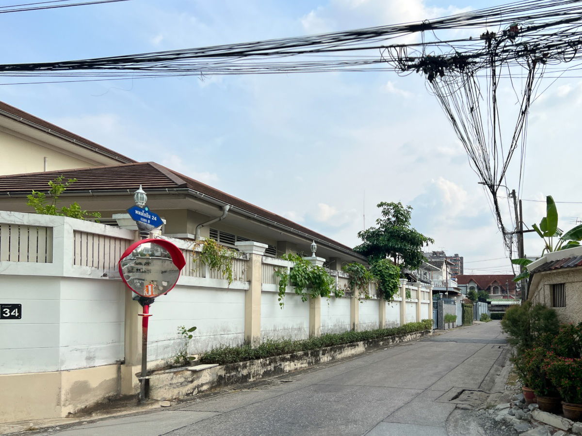 picture 🏡 Prime Land for Sale – 443 sq.wah in Soi Phahonyothin 24, Yak 8! Only 900m from BTS Phahonyothin 24. Ideal for residential or investment. - 5/10