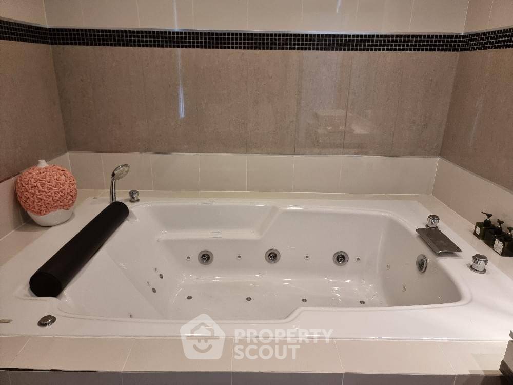 picture 2-BR Condo at Wongamat Tower Condominium close to Sanctuary of Truth (ID 1001980) - 10/22