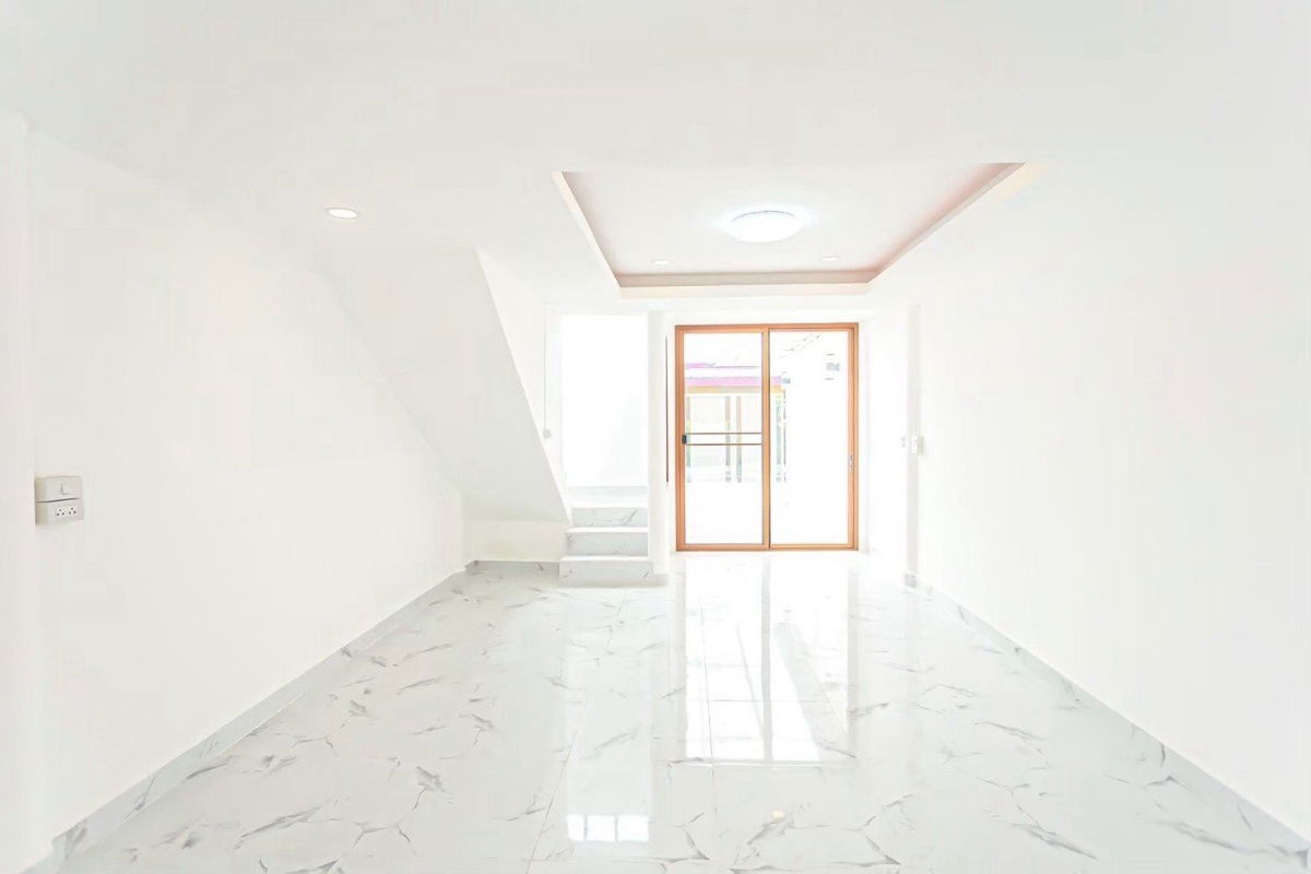 รูป S345 🏡 ขายด่วน หมู่บ้านเฟรนชิฟ มัยลาภ บ้านรีโนเวทสไตล์ Minimal สวยจบครบพร้อมอยู่ เหลือเพียง 2.99 ล้านบาทเท่านั้น โปรแรงพร้อมโอนฟรี - รูปที่ 3/13