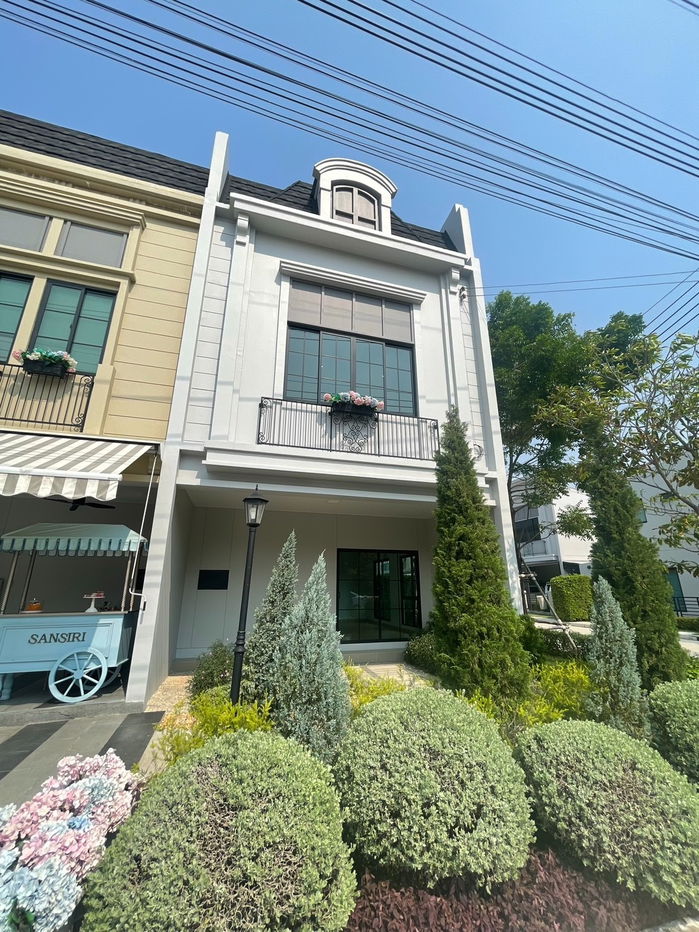 picture Showroom 2-storey townhome for sale, fully furnished, ready to move in, located in t🏡 he prime Pattanakarn area, within a Sansiri development. - 1/14