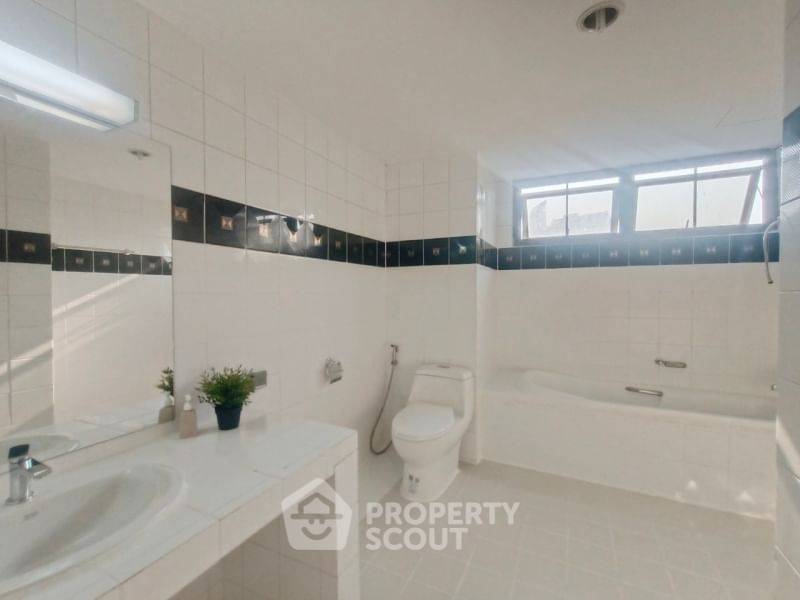 picture 3-BR Condo at The Waterford Park Sukhumvit 53 Condominium near BTS Thong Lor (ID 993996) - 17/19