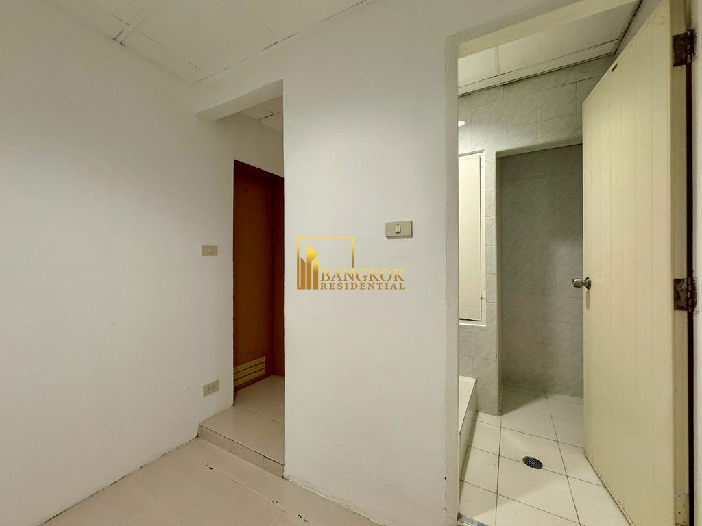 รูป Renovated 3 Bedroom Apartment For Rent in Phrom Phong - BR21064AP - รูปที่ 33/47