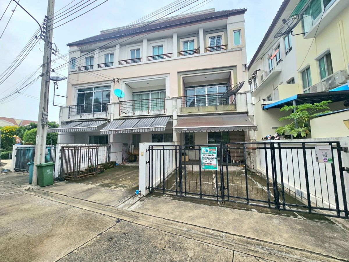 picture Prime Corner Home in a Golden Location! Luxury 3-Storey Townhome – Baan Klang Muang Swiss Town, Kaset–Nawamin - 2/17