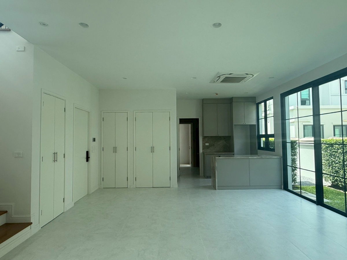 รูป ขายบ้านหรูแปลงหัวมุม  บ้านเลขที่ 9/8 พร้อมเข้าอยู่ ทำเลกรุงเทพกรีฑา "ณรินสิริ กรุงเทพกรีฑา" - รูปที่ 4/9