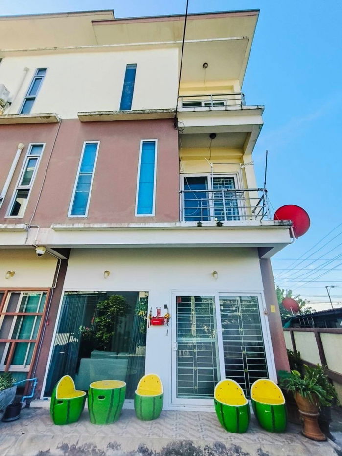 รูป ขายทาวน์โฮม 3 ชั้น  26.3 ตรว. 4 นอน 5 น้ำ หลังมุม ถ.เศรษฐกิจ1 กระทุ่มแบน จ.สมุทรสาคร - รูปที่ 1/12