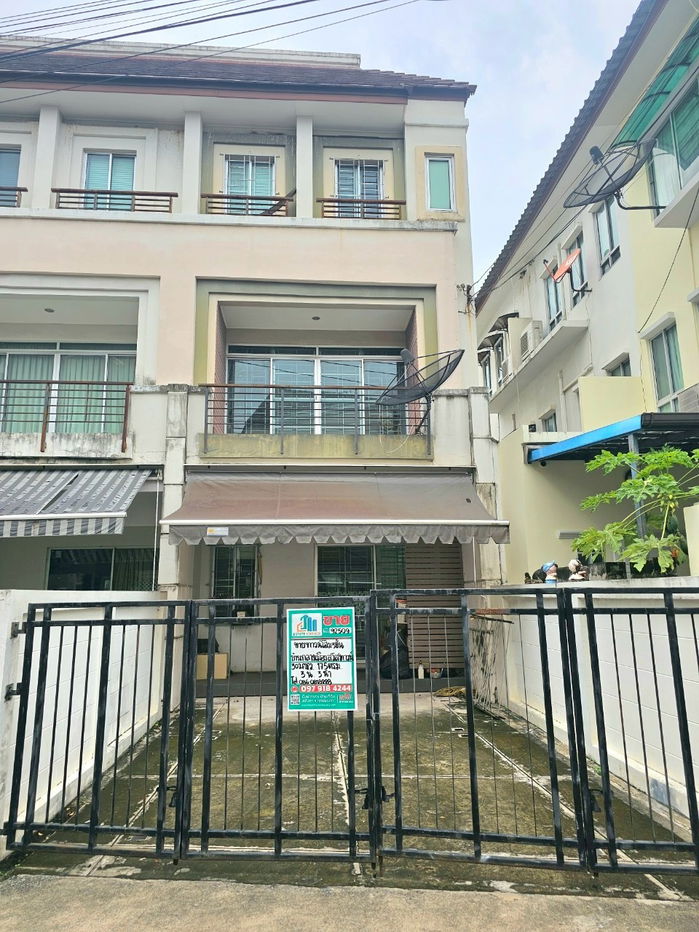 picture Prime Corner Home in a Golden Location! Luxury 3-Storey Townhome – Baan Klang Muang Swiss Town, Kaset–Nawamin - 3/17
