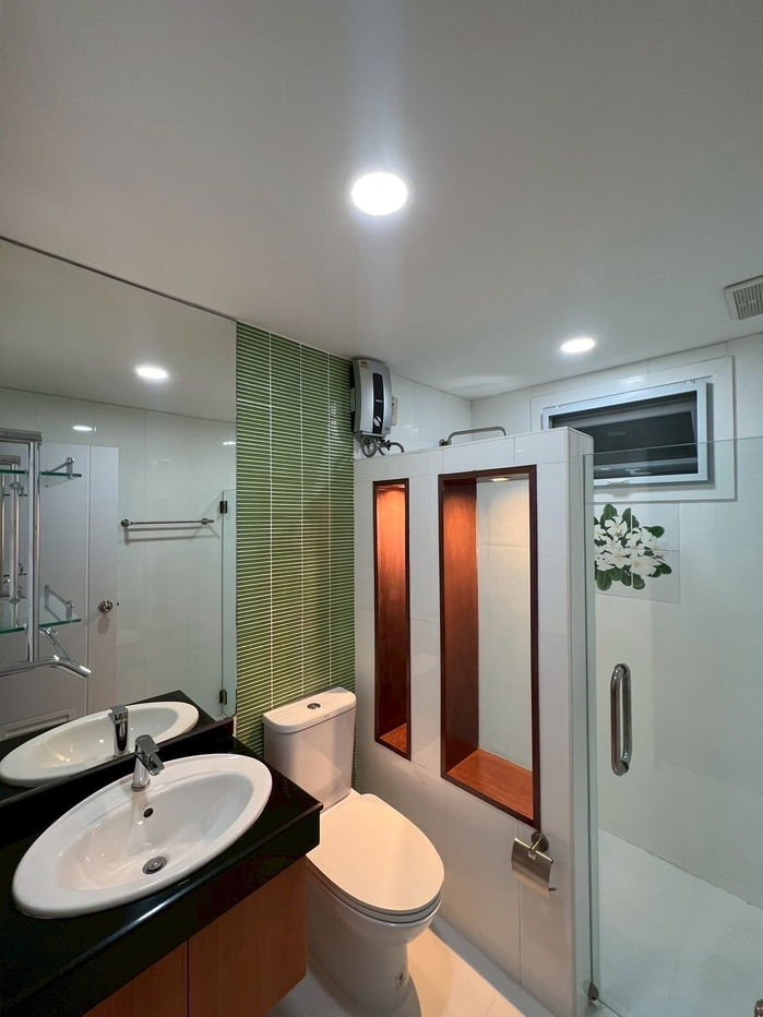 รูป ทาวน์เฮาส์ในทองหล่อ ตกแต่ง 5 ห้องนอน  พื้นที่ประมาณ 450 ตร.ม. พร้อมเฟอร์นิเจอร์ - รูปที่ 10/19