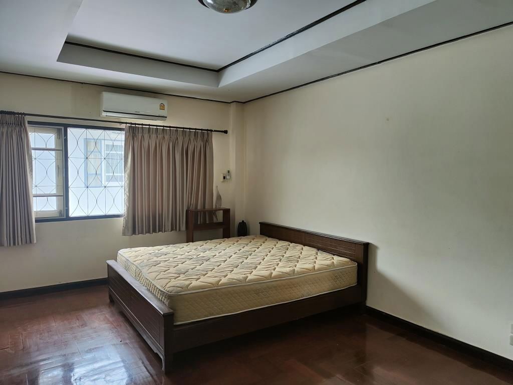 รูป บ้านเดี่ยว 3 ห้องนอน 3 ห้องน้ำ ระเบียงใหญ่ ให้เช่าในหมู่บ้านเพอร์เฟคเพลส รามคำแหง 164 ใกล้โรงเรียนนานาชาติร่วมฤดี RIS   - รูปที่ 19/33