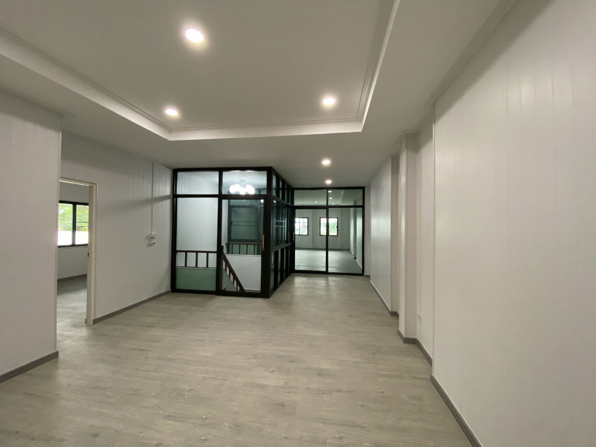 รูป Home Office ทำเลทอง ติดถนนใหญ่ ใกล้ตลาดมารวย - รูปที่ 13/27