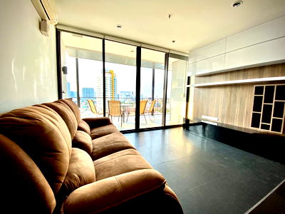 Condos for rent Ratchadaphisek Road : Special Type : Huge Balcony!! For rent : The Issara Lardprao 1 bedroom High floor best view near MRT Phahonyothin