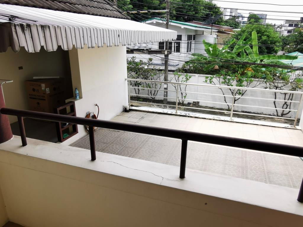 picture Townhouse for rent, 24-hour security, 3 floors, 4 bedrooms, 5 bathrooms, area over 350 sq m. Vibhavadi Rangsit-Ratchadaphisek - 38/57