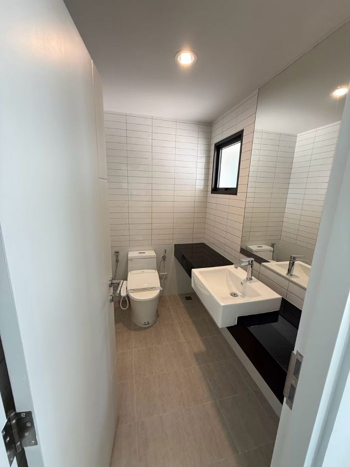 picture European-style detached house by Sansiri, auspicious house number, Saransiri Bangna project (corner unit), next to Bangphli Industrial Estate - 8/25