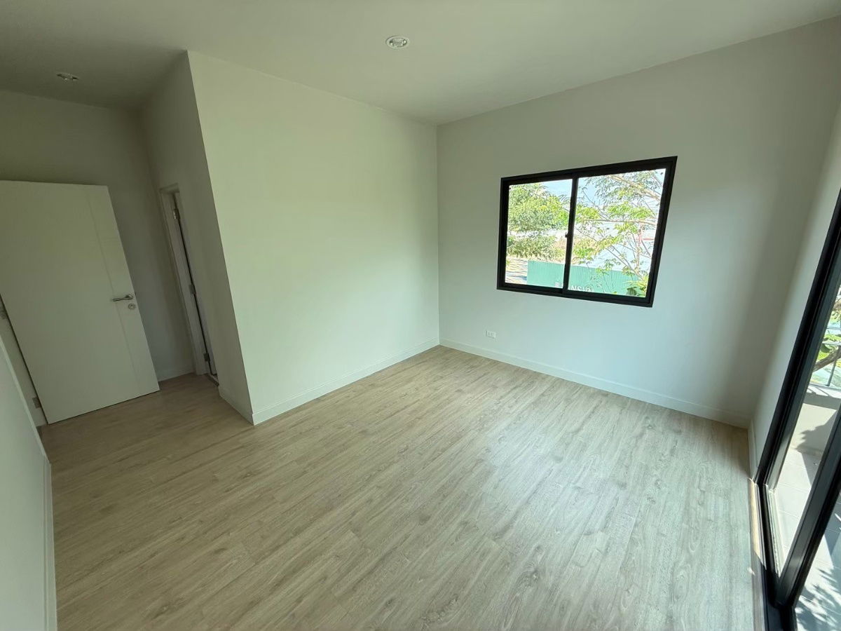 picture European-style detached house by Sansiri, auspicious house number, Saransiri Bangna project (corner unit), next to Bangphli Industrial Estate - 22/25