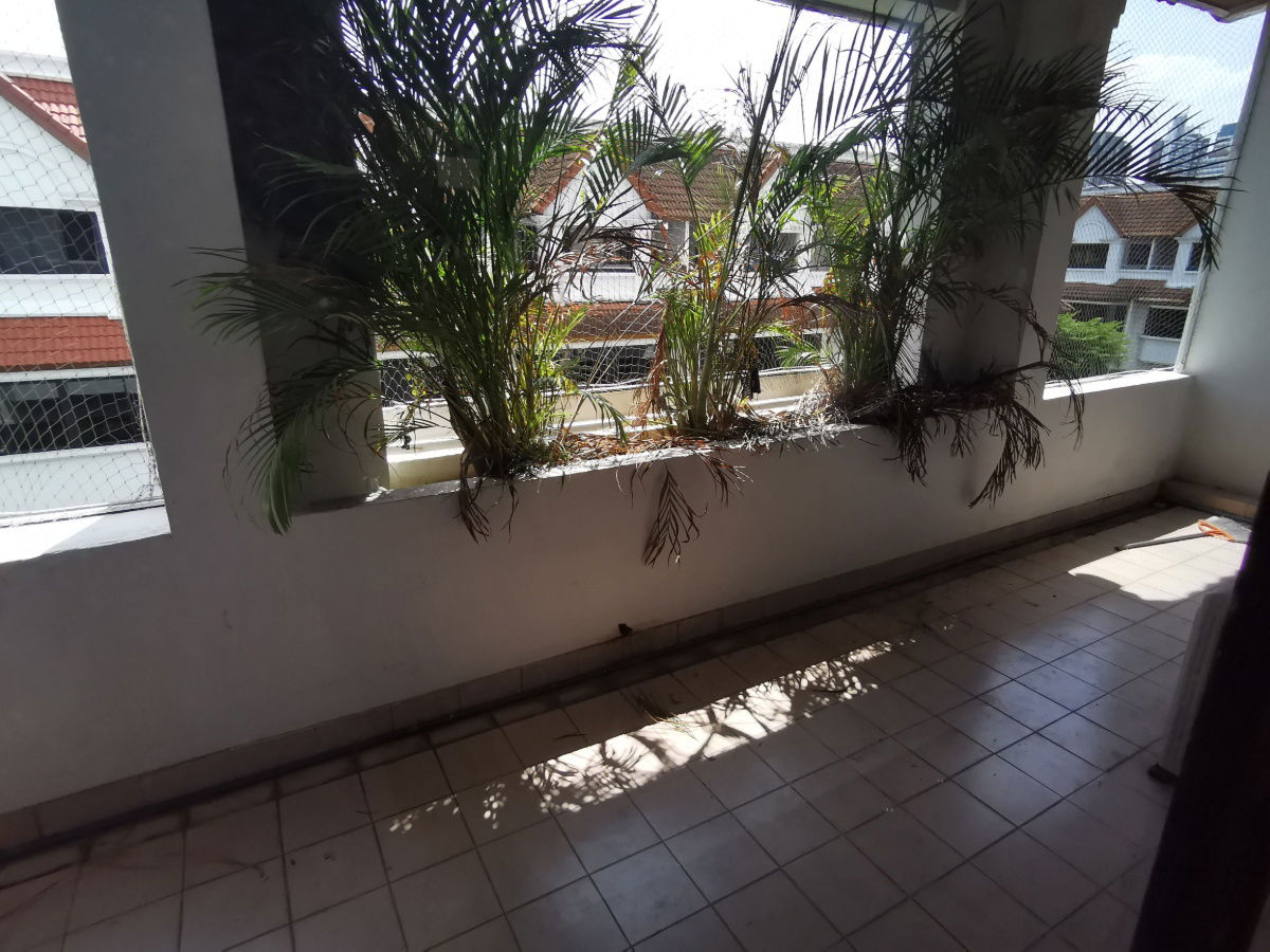 รูป ทาวน์เฮาส์ในโครงการ ขนาต 4 ห้องนอน 5 ห้องน้ำ พื้นที่ประมาณ 400 ตร.ม. สระว่ายน้ำ เดินประมาณ 10 นาทีจาก BTS เอกมัย ใกล้บิ๊กซี - รูปที่ 36/39