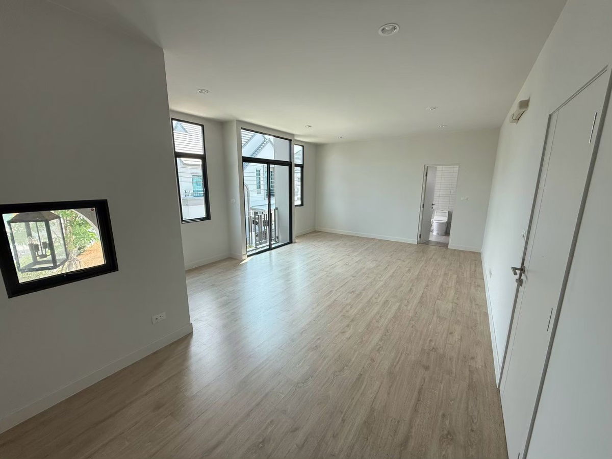 picture European-style detached house by Sansiri, auspicious house number, Saransiri Bangna project (corner unit), next to Bangphli Industrial Estate - 16/25