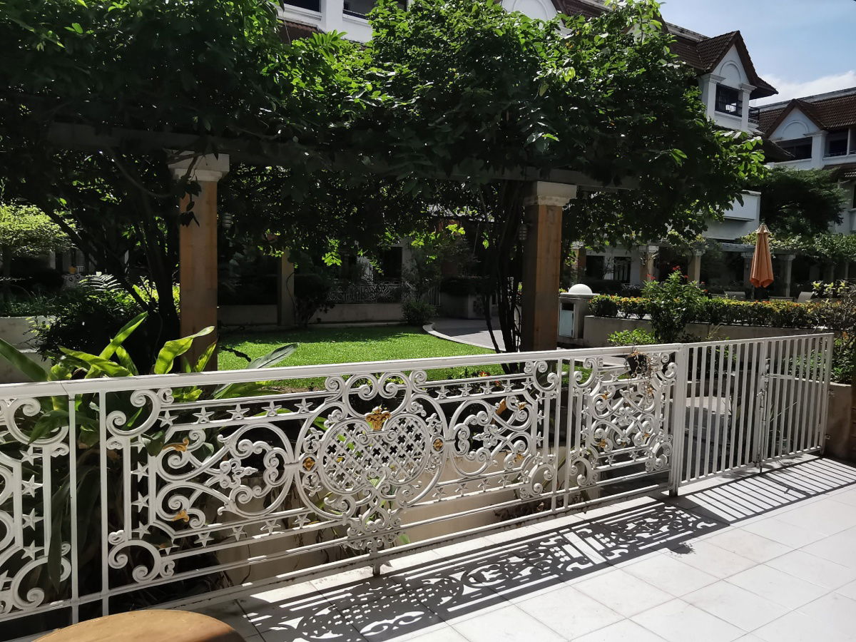รูป ทาวน์เฮาส์ในโครงการ ขนาต 4 ห้องนอน 5 ห้องน้ำ พื้นที่ประมาณ 400 ตร.ม. สระว่ายน้ำ เดินประมาณ 10 นาทีจาก BTS เอกมัย ใกล้บิ๊กซี - รูปที่ 14/39