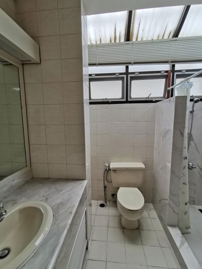 picture Townhouse for rent, 24-hour security, 3 floors, 4 bedrooms, 5 bathrooms, area over 350 sq m. Vibhavadi Rangsit-Ratchadaphisek - 56/57