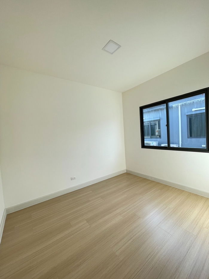 picture Townhouse for sale in front of the garden, best location in the project, 12 meter wide road. - 12/13