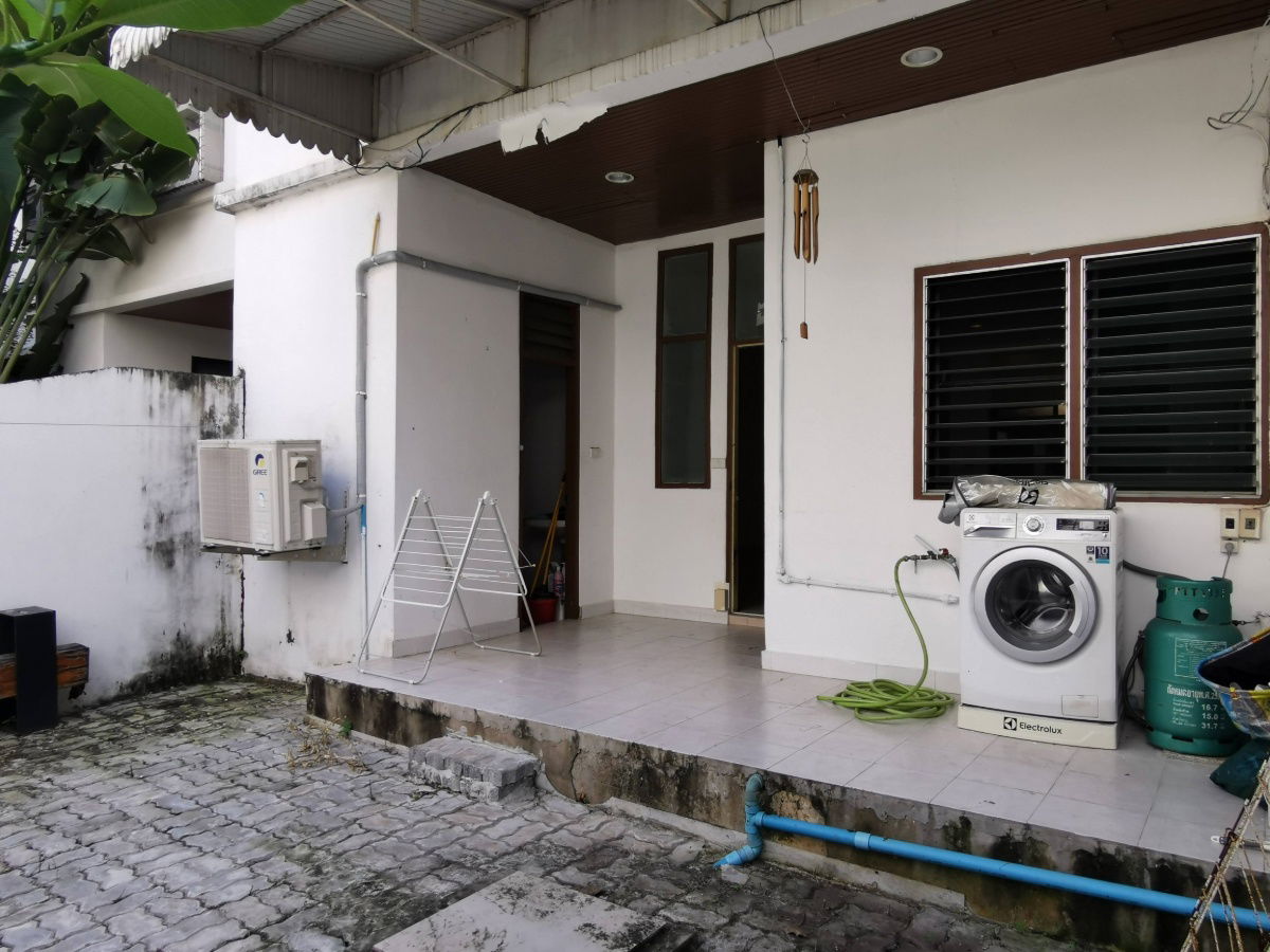 รูป ทาวน์เฮาส์ในโครงการ ขนาต 4 ห้องนอน 5 ห้องน้ำ พื้นที่ประมาณ 400 ตร.ม. สระว่ายน้ำ เดินประมาณ 10 นาทีจาก BTS เอกมัย ใกล้บิ๊กซี - รูปที่ 5/39