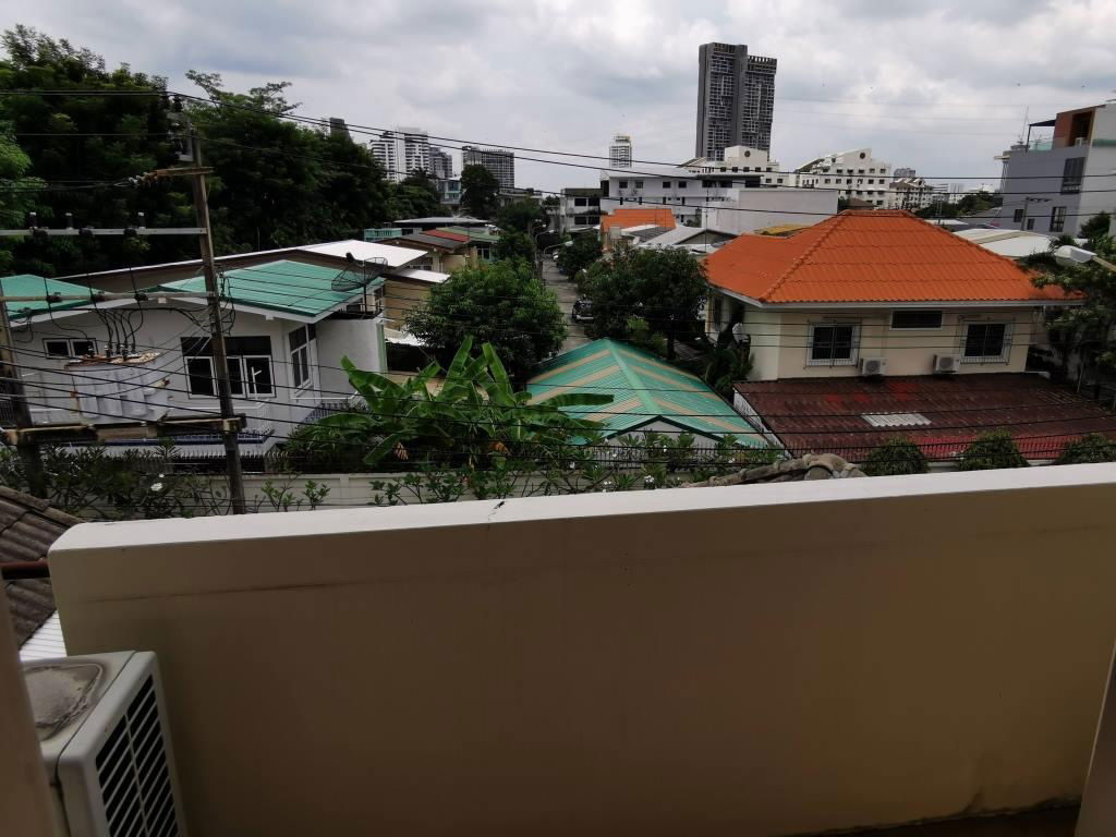 picture Townhouse for rent, 24-hour security, 3 floors, 4 bedrooms, 5 bathrooms, area over 350 sq m. Vibhavadi Rangsit-Ratchadaphisek - 53/57