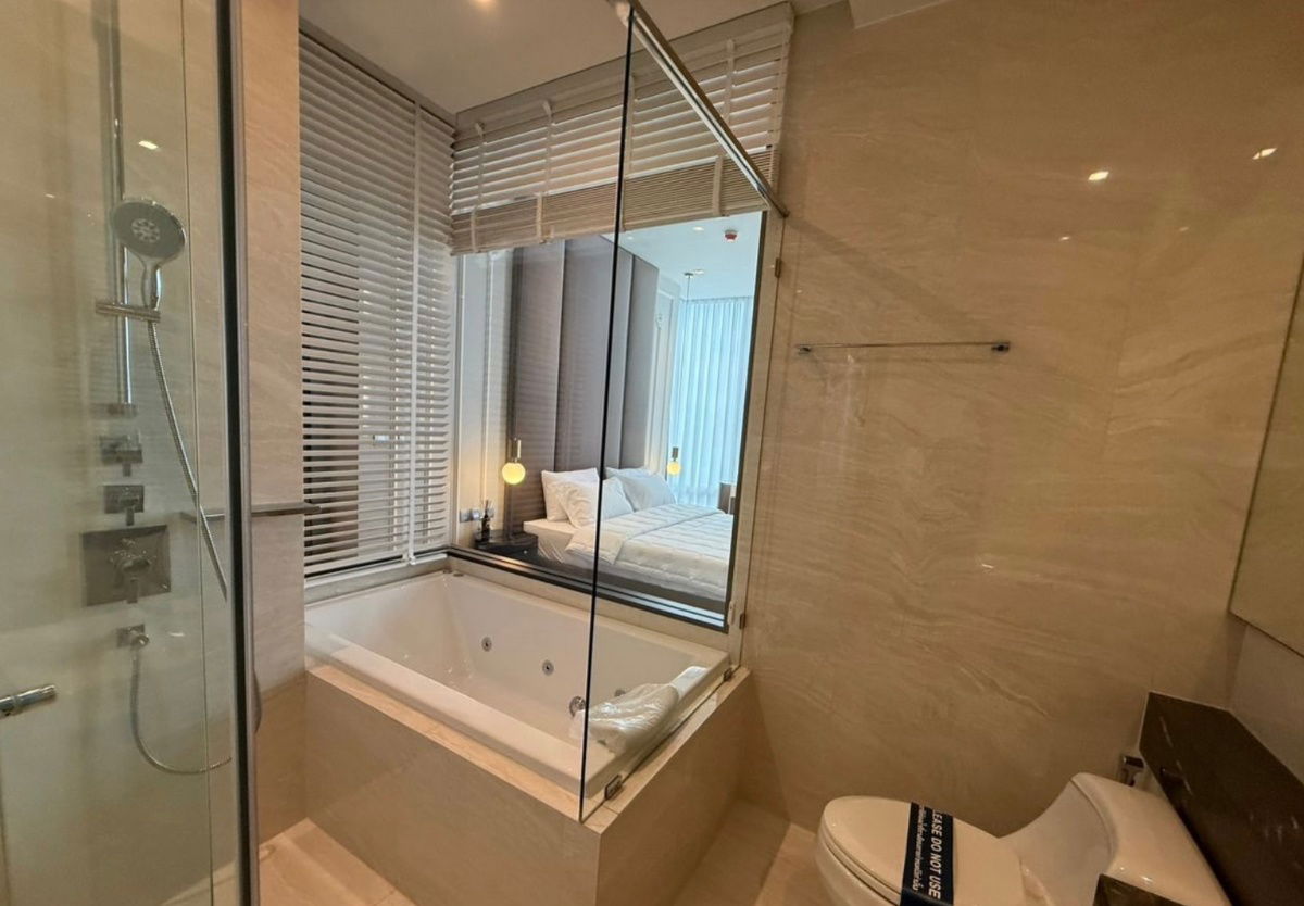 picture rent: Ashton Silom, beautiful, cheap, good location, ready to move in, near BTS Chong Nonsi. Interested? Add me on Line @841qqlnr - 2/22