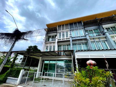 บ้านเดี่ยว ม.สวนดุสิต : ขายทาวน์โฮม 3 ชั้น หมู่บ้านโกลเด้น ซิตี้ ปิ่นเกล้า-จรัญสนิทวงศ์ 31 ตารางวา