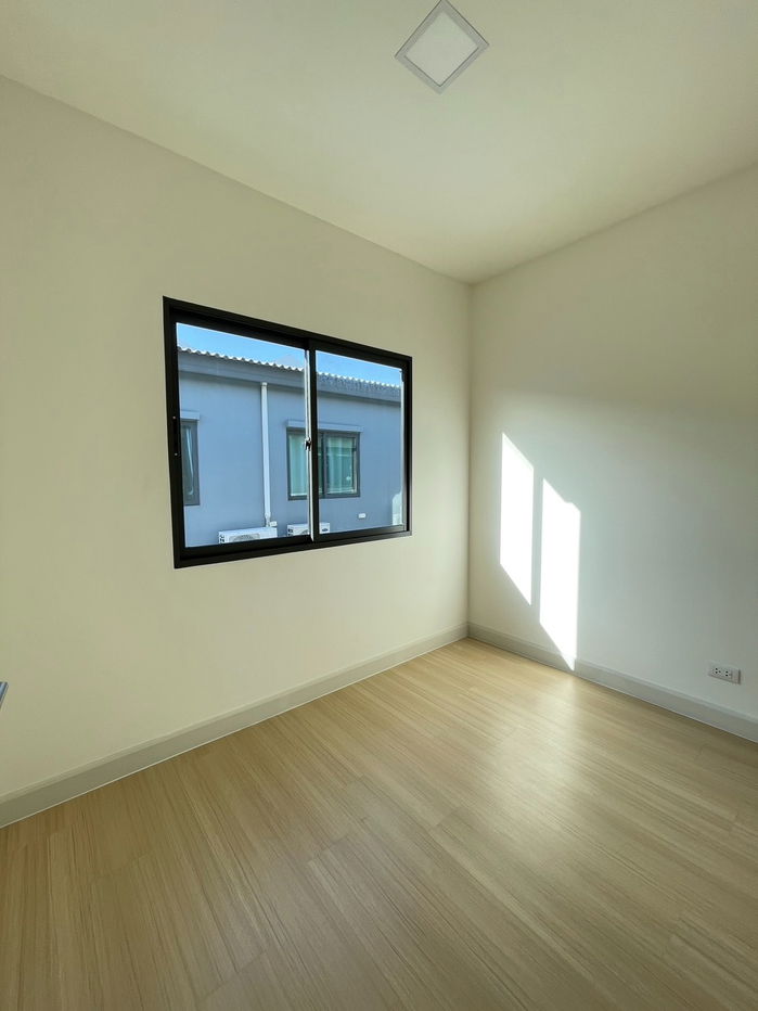 picture Townhouse for sale in front of the garden, best location in the project, 12 meter wide road. - 13/13