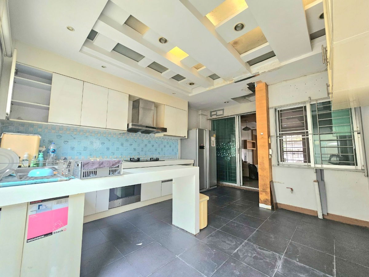 picture Prime Corner Home in a Golden Location! Luxury 3-Storey Townhome – Baan Klang Muang Swiss Town, Kaset–Nawamin - 14/17