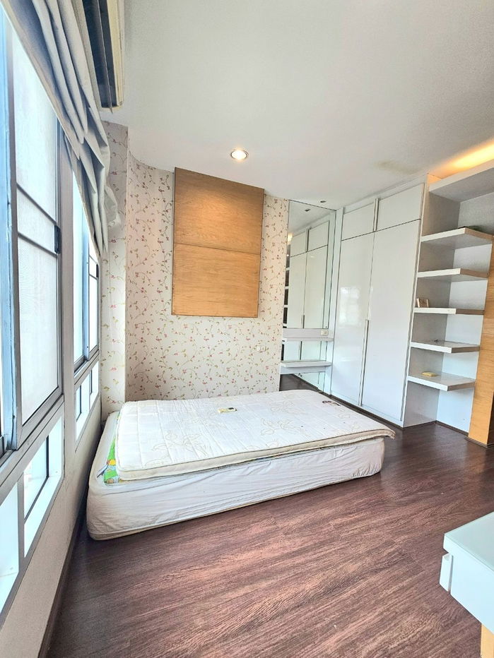 picture Prime Corner Home in a Golden Location! Luxury 3-Storey Townhome – Baan Klang Muang Swiss Town, Kaset–Nawamin - 8/17