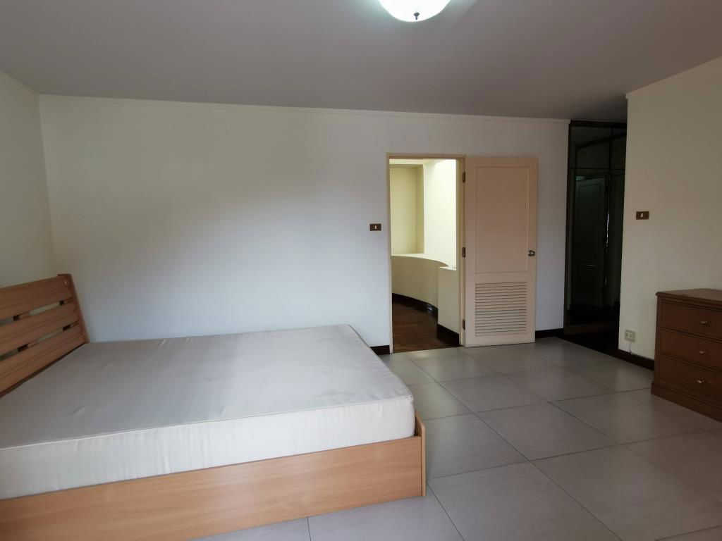 picture Townhouse for rent, 24-hour security, 3 floors, 4 bedrooms, 5 bathrooms, area over 350 sq m. Vibhavadi Rangsit-Ratchadaphisek - 40/57