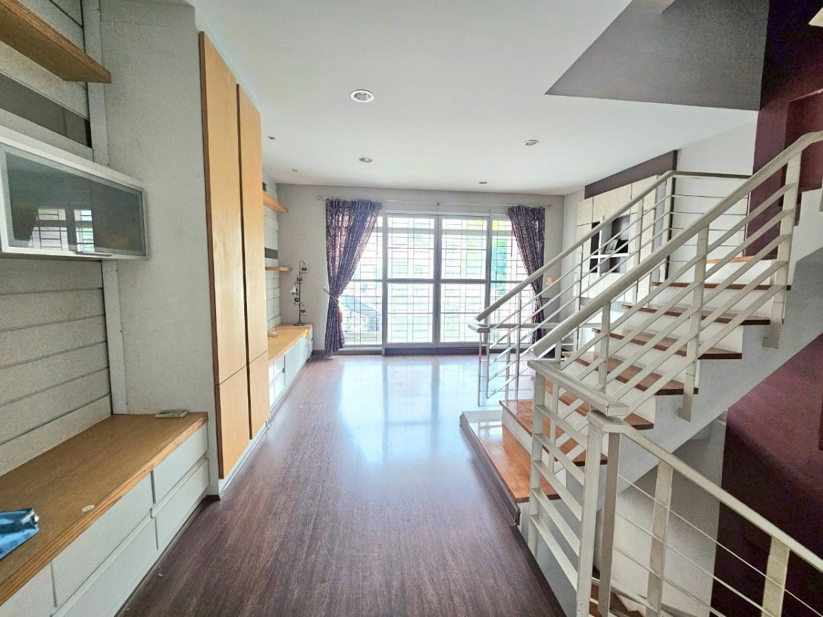 picture Prime Corner Home in a Golden Location! Luxury 3-Storey Townhome – Baan Klang Muang Swiss Town, Kaset–Nawamin - 5/17