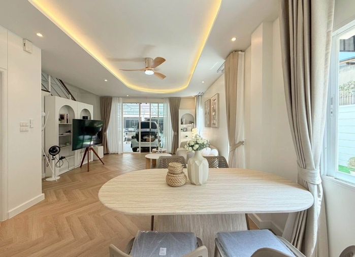 3-bed townhouse for rent, 230 sqm, 51 sq wah, Lumpini town Place Ratchayothin - Sena