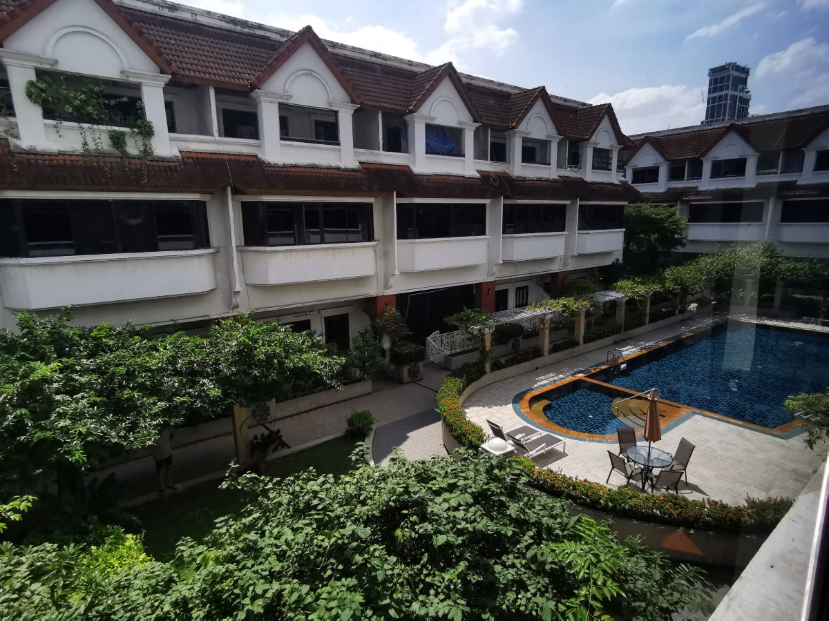 รูป ทาวน์เฮาส์ในโครงการ ขนาต 4 ห้องนอน 5 ห้องน้ำ พื้นที่ประมาณ 400 ตร.ม. สระว่ายน้ำ เดินประมาณ 10 นาทีจาก BTS เอกมัย ใกล้บิ๊กซี - รูปที่ 25/39