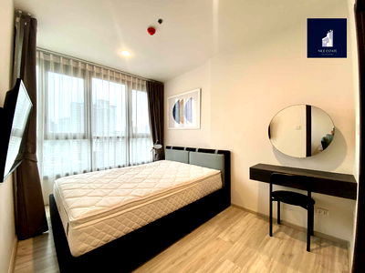 Condos for rent Ratchadaphisek Road : XT Huaikhwang 75m. MRT Huaikhwang 1Bedroom + walk in closet 👚👗👙 Take city view