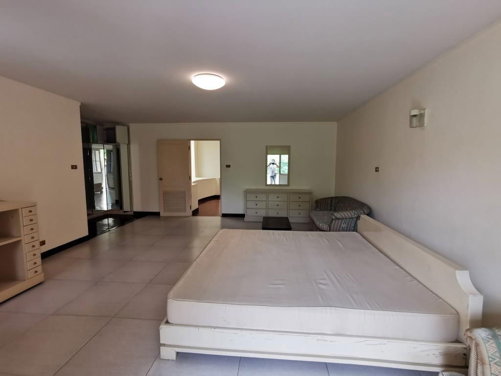 picture Townhouse for rent, 24-hour security, 3 floors, 4 bedrooms, 5 bathrooms, area over 350 sq m. Vibhavadi Rangsit-Ratchadaphisek - 33/57