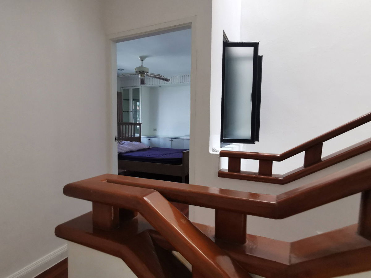 รูป ทาวน์เฮาส์ในโครงการ ขนาต 4 ห้องนอน 5 ห้องน้ำ พื้นที่ประมาณ 400 ตร.ม. สระว่ายน้ำ เดินประมาณ 10 นาทีจาก BTS เอกมัย ใกล้บิ๊กซี - รูปที่ 19/39