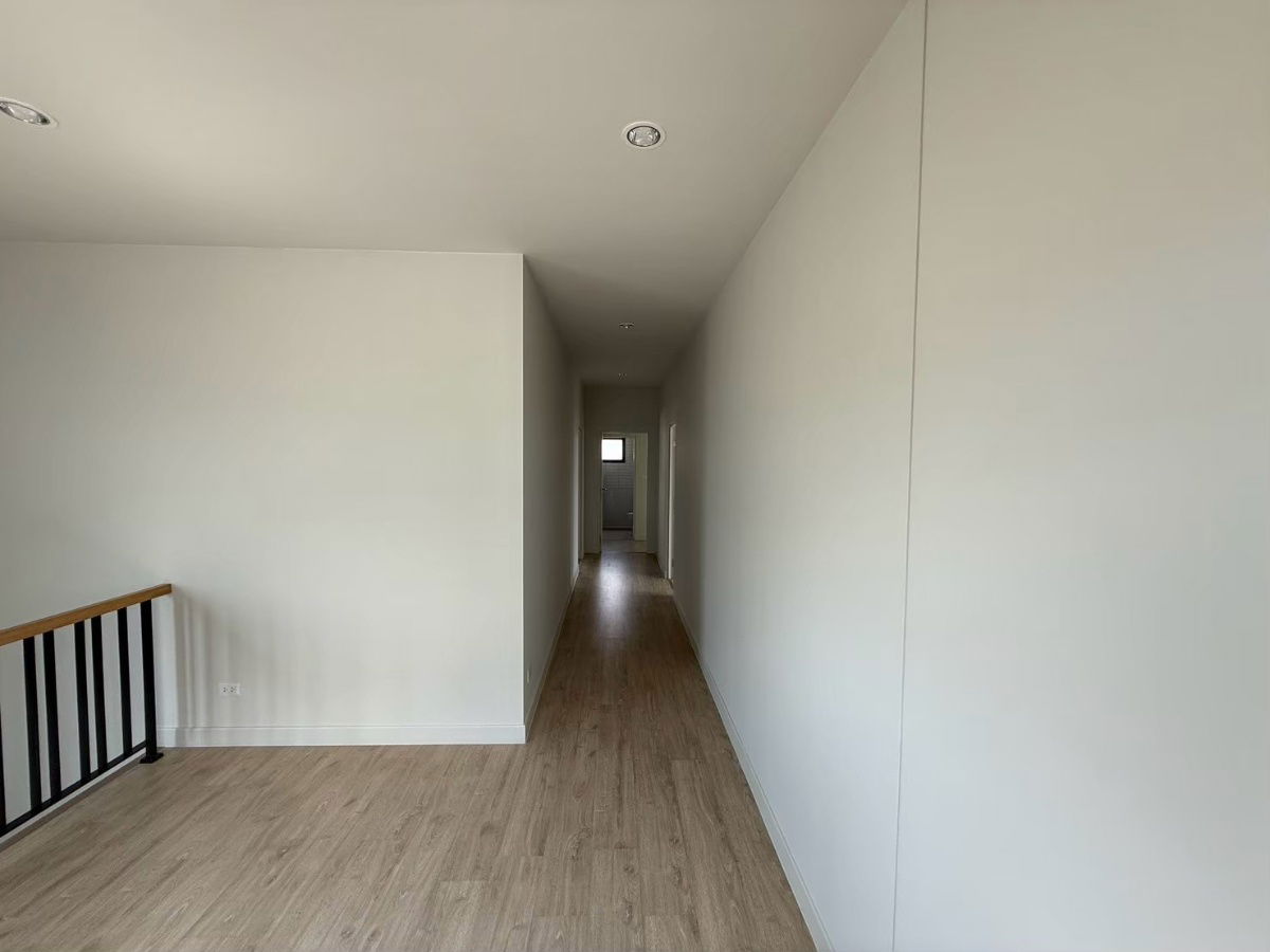 picture European-style detached house by Sansiri, auspicious house number, Saransiri Bangna project (corner unit), next to Bangphli Industrial Estate - 15/25