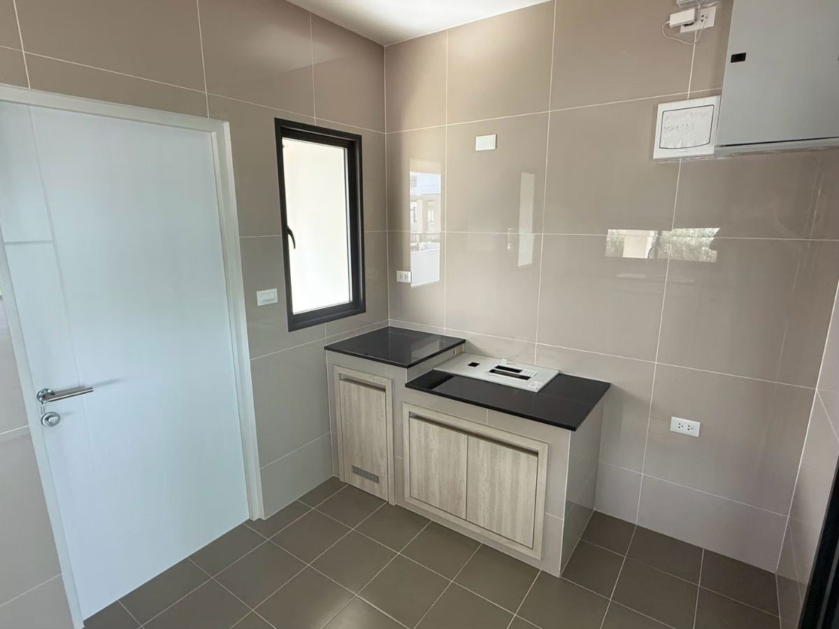 picture European-style detached house by Sansiri, auspicious house number, Saransiri Bangna project (corner unit), next to Bangphli Industrial Estate - 5/25