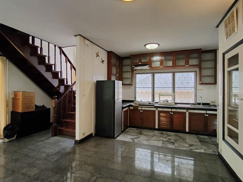 รูป บ้านเดี่ยว 3 ห้องนอน 3 ห้องน้ำ ระเบียงใหญ่ ให้เช่าในหมู่บ้านเพอร์เฟคเพลส รามคำแหง 164 ใกล้โรงเรียนนานาชาติร่วมฤดี RIS   - รูปที่ 14/33