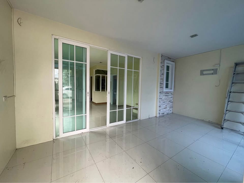รูป ขายทาวน์โฮม 3 ชั้น หมู่บ้านโกลเด้น ซิตี้ ปิ่นเกล้า-จรัญสนิทวงศ์ 31 ตารางวา - รูปที่ 8/9