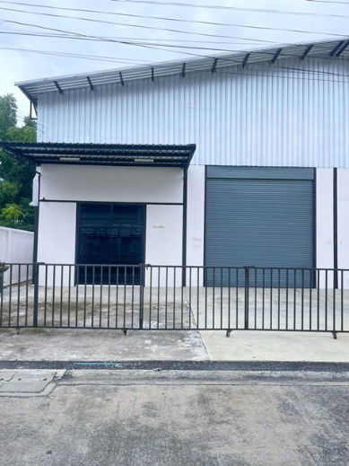 รูป ไทวัสดุ ศรีสมาน 2.2 กม. โรบินสัน ศรีสมาน 900ม. ให้เช่าโกดัง พร้อมออฟฟิศ 255ตร.ม. 72ตร.วา. 1 นอน 1 ออฟฟิศ 3 น้ำ - รูปที่ 7/8