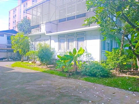 MRT Lumphini 1.1 km.Khlong Toei Market 1.1 km. 2-story detached house for rent 120 sq.wa. 386 sq.m.