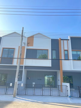 Townhouse for sale in front of the garden, best location in the project, 12 meter wide road.