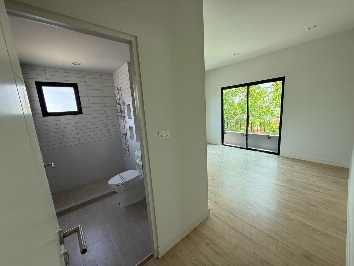 picture European-style detached house by Sansiri, auspicious house number, Saransiri Bangna project (corner unit), next to Bangphli Industrial Estate - 21/25