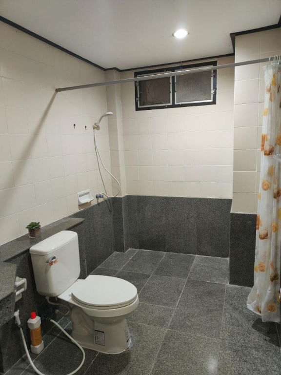 รูป บ้านเดี่ยว 3 ห้องนอน 3 ห้องน้ำ ระเบียงใหญ่ ให้เช่าในหมู่บ้านเพอร์เฟคเพลส รามคำแหง 164 ใกล้โรงเรียนนานาชาติร่วมฤดี RIS   - รูปที่ 31/33