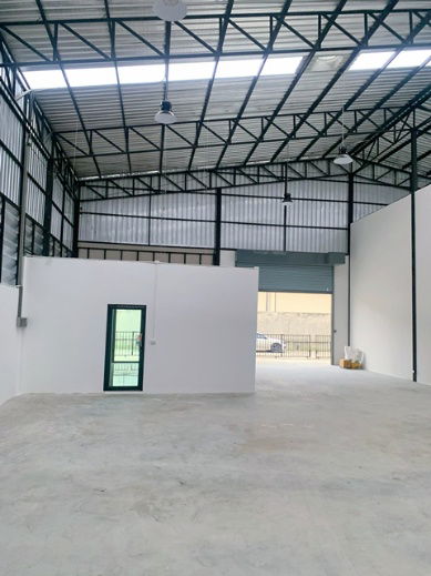 รูป ไทวัสดุ ศรีสมาน 2.2 กม. โรบินสัน ศรีสมาน 900ม. ให้เช่าโกดัง พร้อมออฟฟิศ 255ตร.ม. 72ตร.วา. 1 นอน 1 ออฟฟิศ 3 น้ำ - รูปที่ 4/8