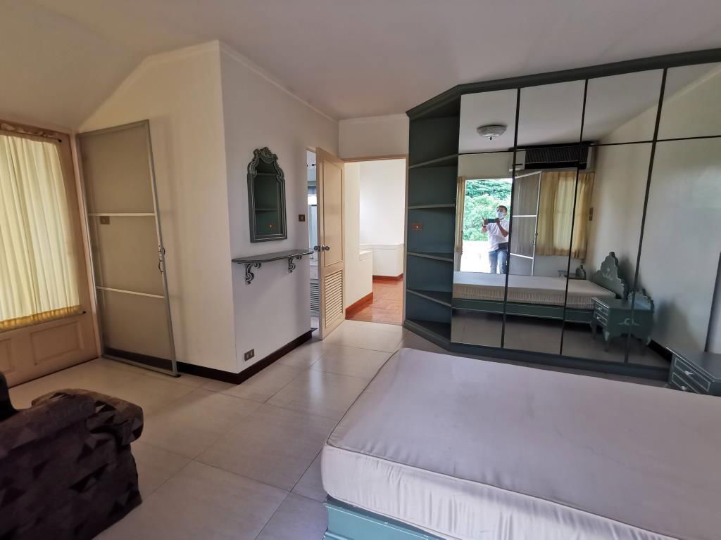 picture Townhouse for rent, 24-hour security, 3 floors, 4 bedrooms, 5 bathrooms, area over 350 sq m. Vibhavadi Rangsit-Ratchadaphisek - 48/57
