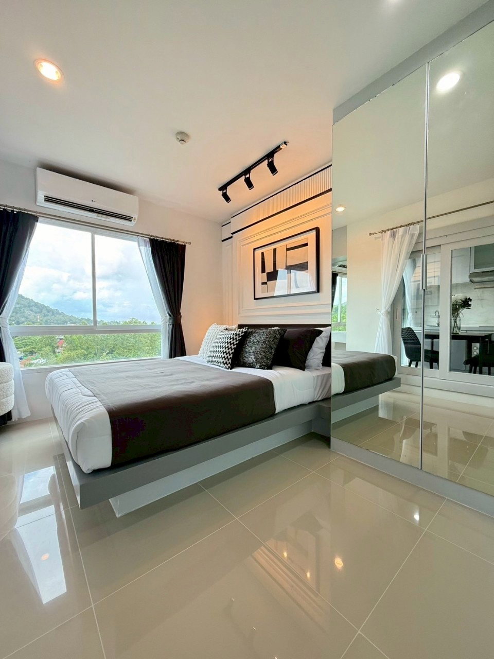 The Scene Condo For Sell WR-03579 - image 2
