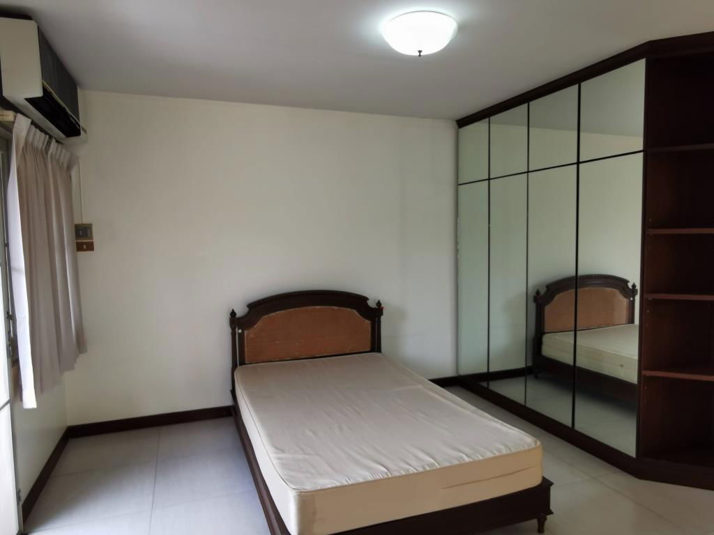 picture Townhouse for rent, 24-hour security, 3 floors, 4 bedrooms, 5 bathrooms, area over 350 sq m. Vibhavadi Rangsit-Ratchadaphisek - 54/57