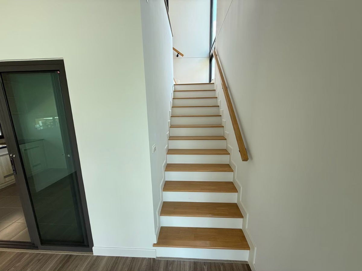 picture European-style detached house by Sansiri, auspicious house number, Saransiri Bangna project (corner unit), next to Bangphli Industrial Estate - 13/25